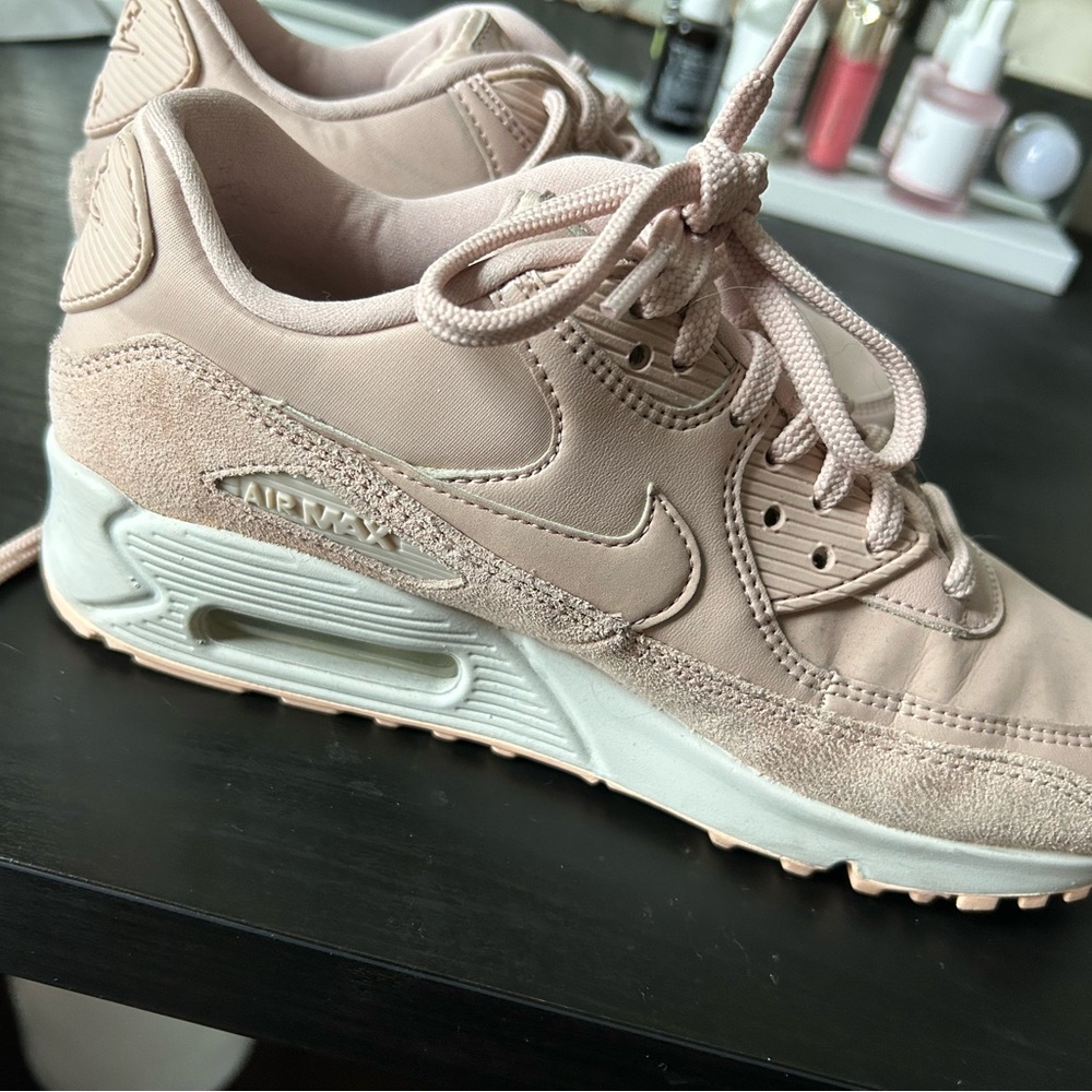Nike Women's Pink airmax
